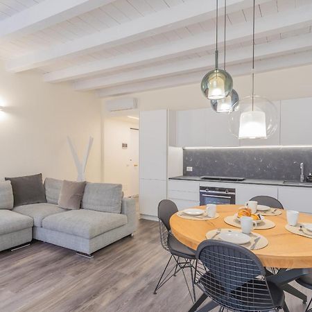 Modern & Stylish Apartment In Como City By Rent All Como Eksteriør billede
