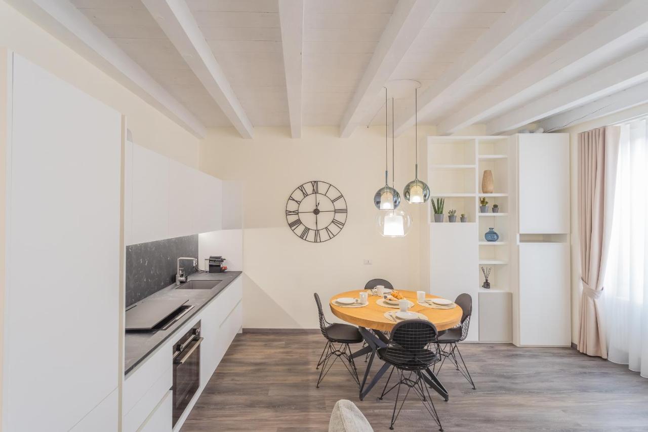 Modern & Stylish Apartment In Como City By Rent All Como Eksteriør billede