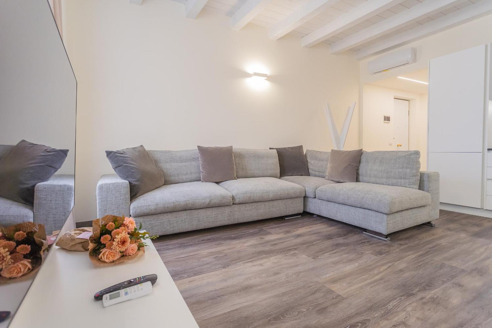 Modern & Stylish Apartment In Como City By Rent All Como Eksteriør billede