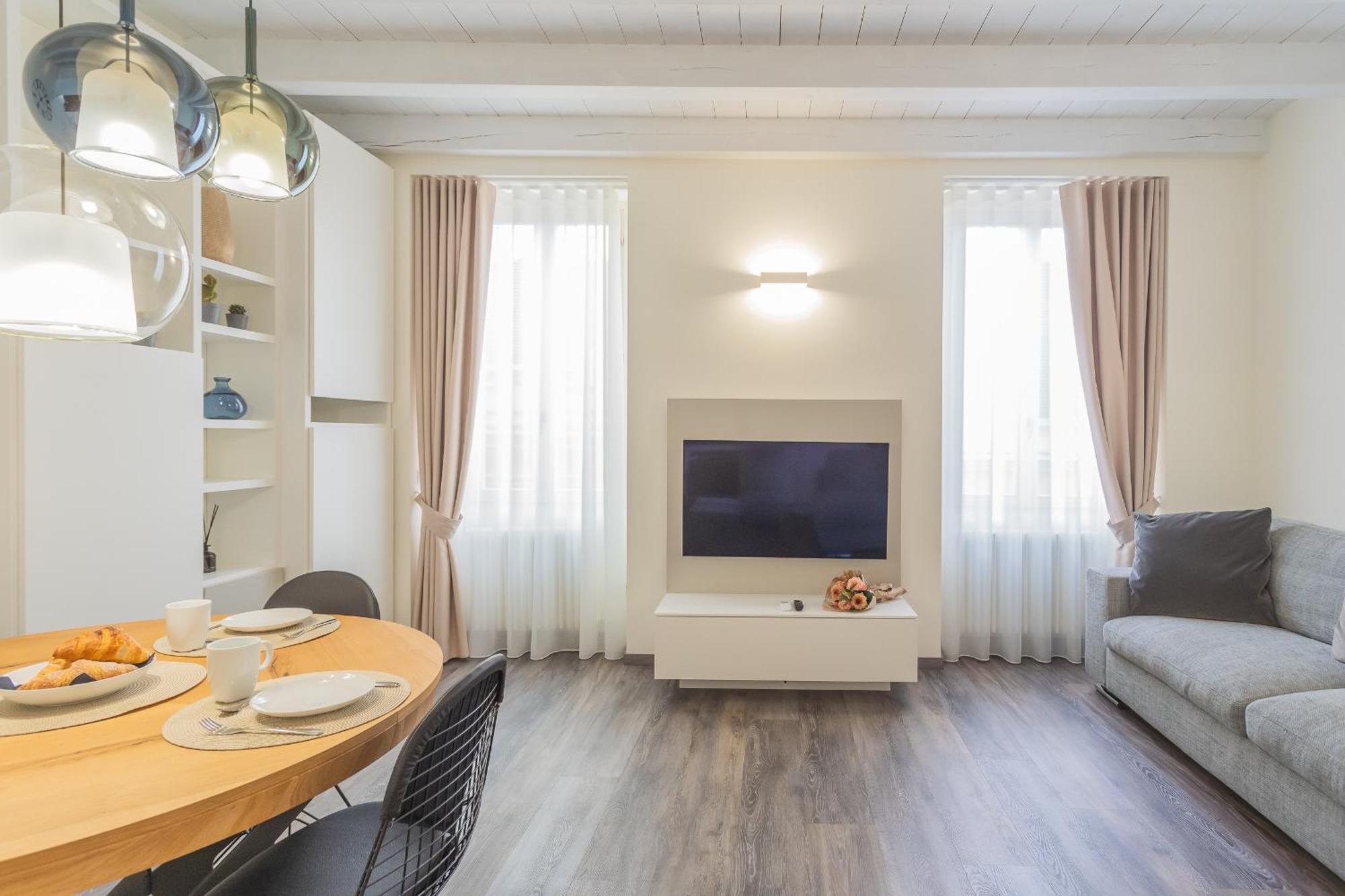 Modern & Stylish Apartment In Como City By Rent All Como Eksteriør billede