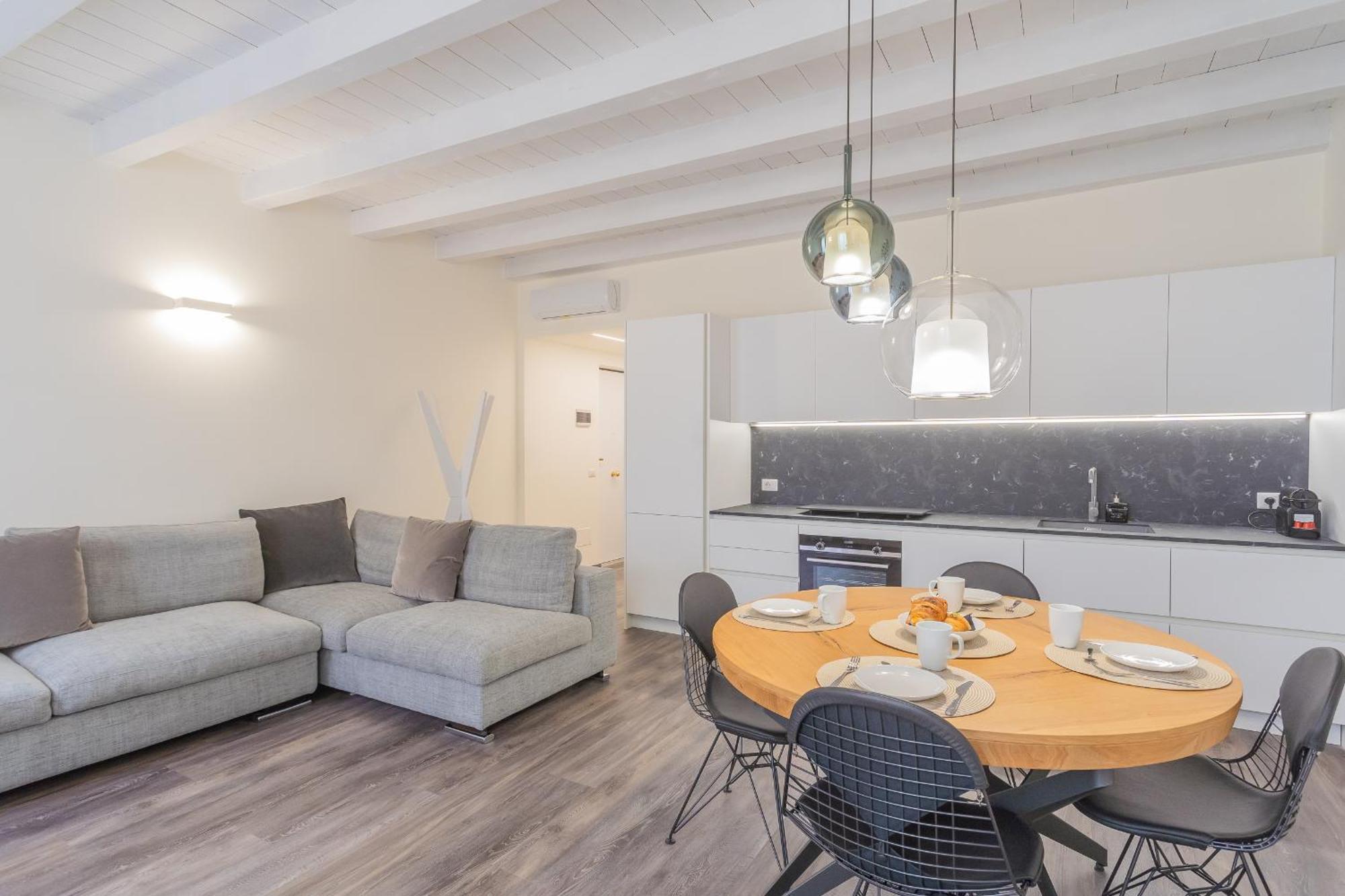 Modern & Stylish Apartment In Como City By Rent All Como Eksteriør billede